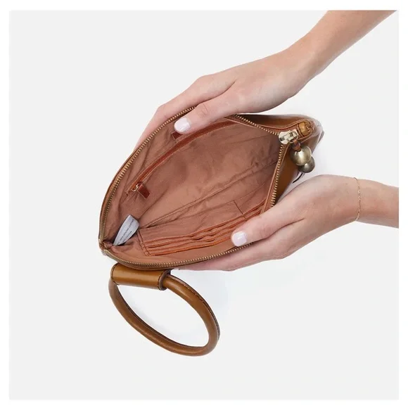 Hobo Sable Wristlet - Picture 3 of 4